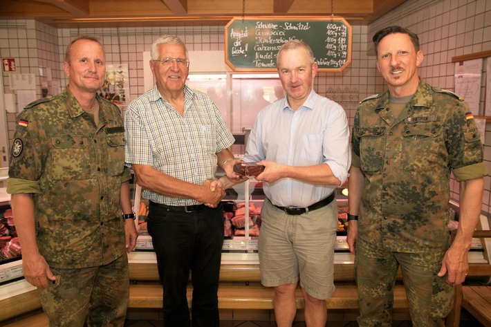 Gebirgsjäger versorgen ihre Soldaten im Auslandseinsatz mit Schinken