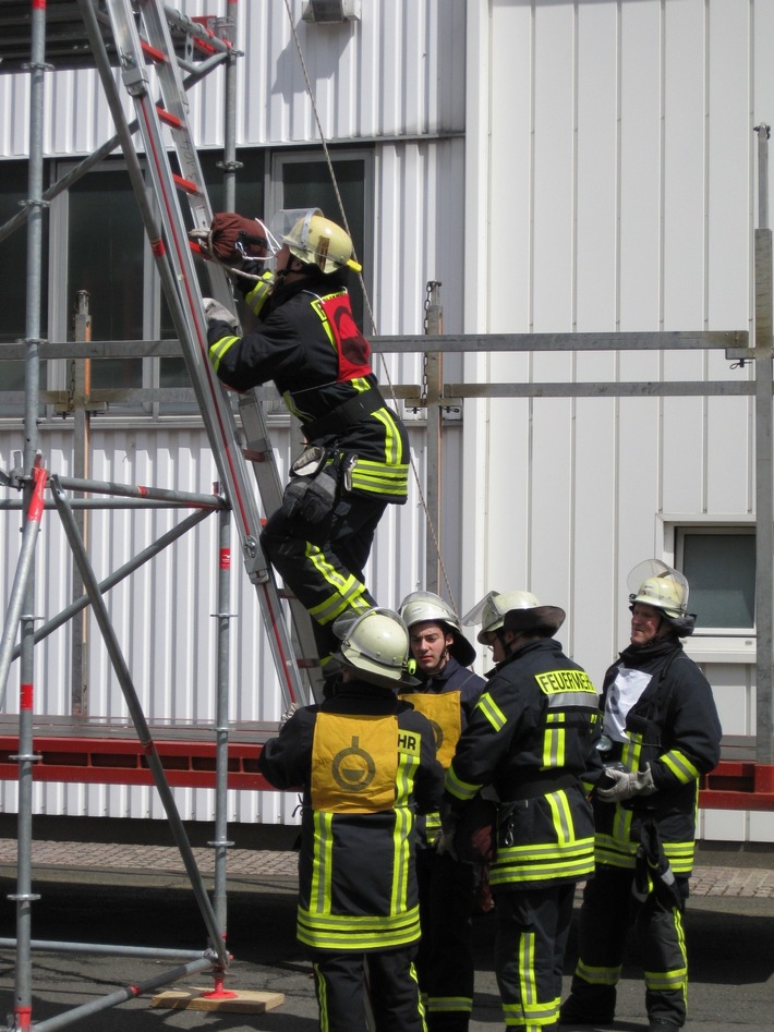 FW-OE: Leistungsnachweis der Feuerwehren des Kreises Olpe in Lennestadt - Elspe