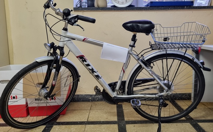 POL-NI: Stadthagen: Polizei sucht die Eigentümer von zwei Fahrrädern