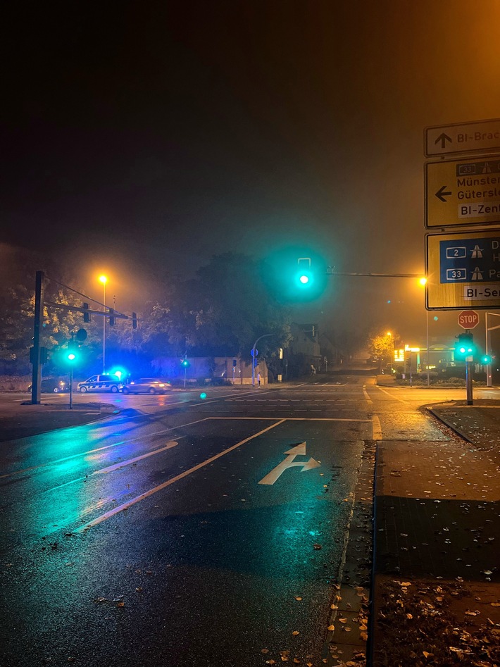 POL-BI: Unfall - Wer fuhr bei Rot?