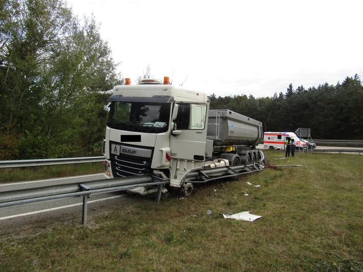 POL-PDKL: A6/Kaiserslautern, Nach Reifenplatzer in die Schutzplanken gekracht