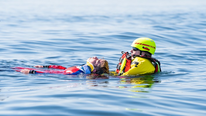 Einladung zur Pressekonferenz - DLRG Bilanz 2021: Rettungsschwimmer bewahren weit über 1.000 Menschen vor dem Tod