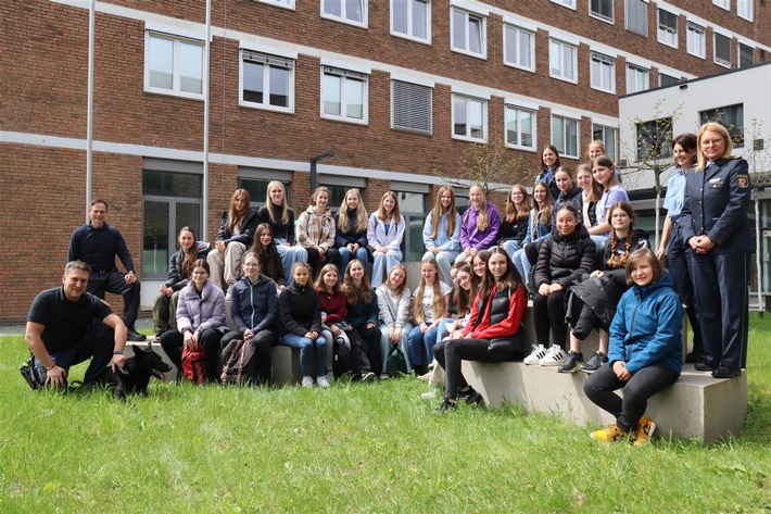 POL-PDTR: Girls Day bei der Polizeiinspektion Trier