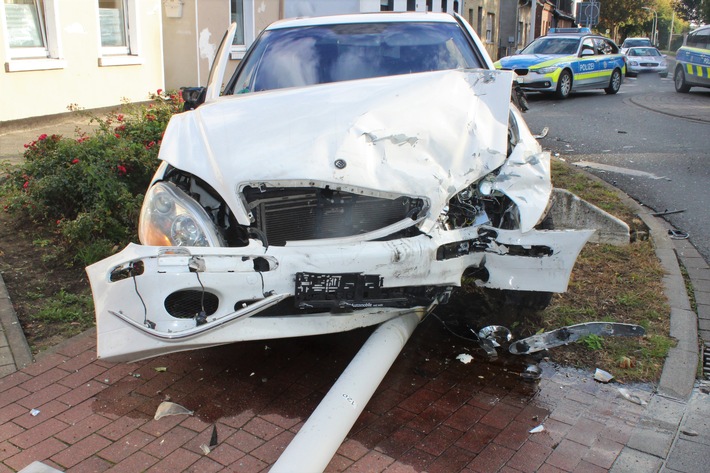 POL-VIE: Nettetal/Süchteln: Alkoholisierter Autofahrer verursacht Unfall - eine Person schwer verletzt