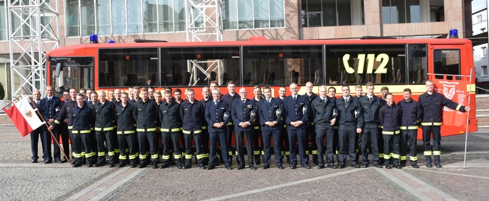 FW-DO: Feuerwehrleute beginnen und beenden ihre Ausbildung