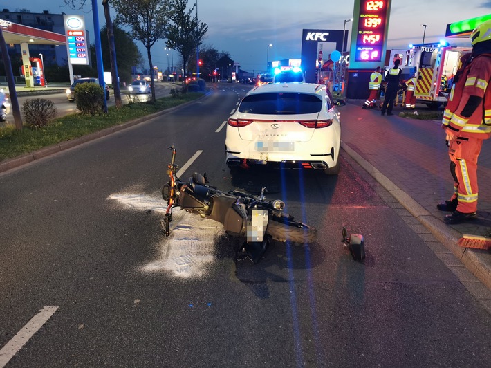 POL-ME: Motorradfahrer bei Auffahrunfall schwer verletzt - Velbert - 2105005