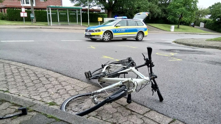 POL-HM: Fahrradfahrer bei Verkehrsunfall leicht verletzt