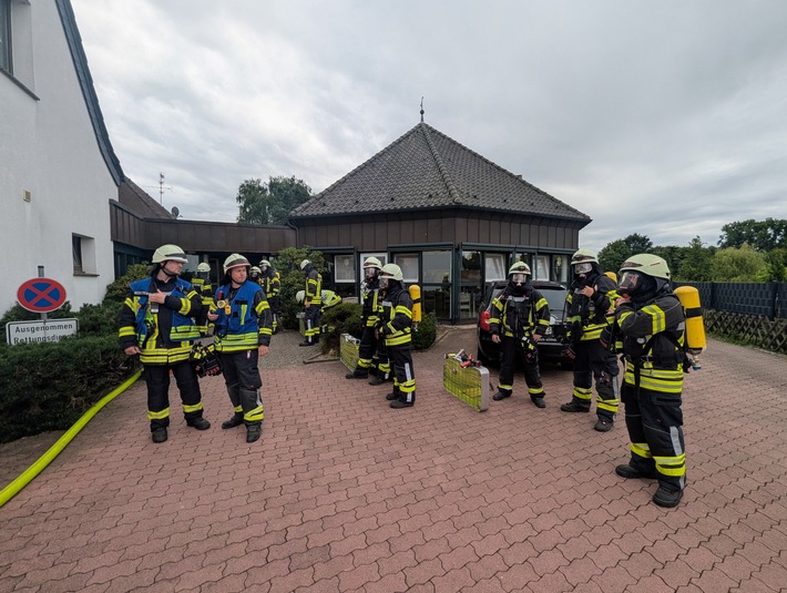 FW-KLE: Brand in Pflegeheim - Zwei Pflegekräfte verletzt, Bewohner:innen bleiben unverletzt