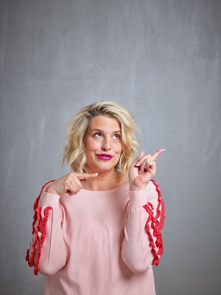 Warum Elena Uhlig der Pizza abschwört: &quot;Gepupst wie eine Rakete&quot; / Schauspielerin und Instagram-Star Elena Uhlig nutzt ihre Reichweite, um über Darmkrankheiten aufzuklären