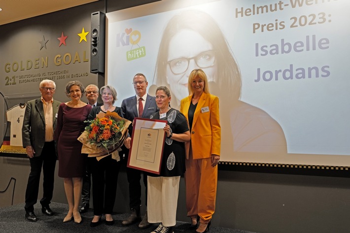 Franziska van Almsick übergibt Transplantationspreis für engagierte Berliner Mutter / Isabelle Jordans erhält den Helmut-Werner-Preis der Kinderhilfe Organtransplantation