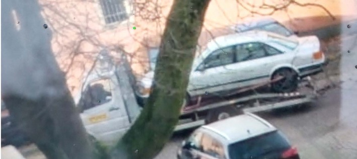 POL-Bremerhaven: Diebe schleppen Auto ab - Polizei sucht Zeugen