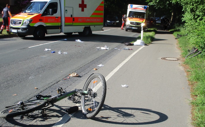 POL-STD: 15-jähriger Radfahrer bei Unfall in Stade schwer verletzt