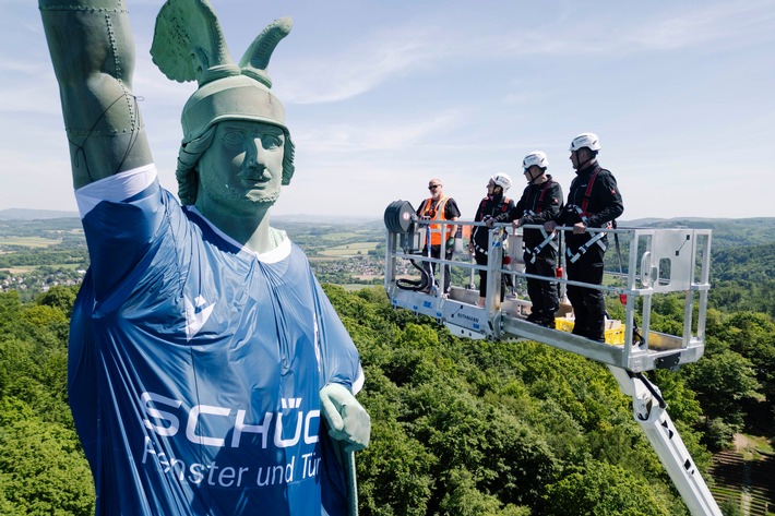 Main sponsor Schüco thrilled by sporting success / Schüco dresses Germany