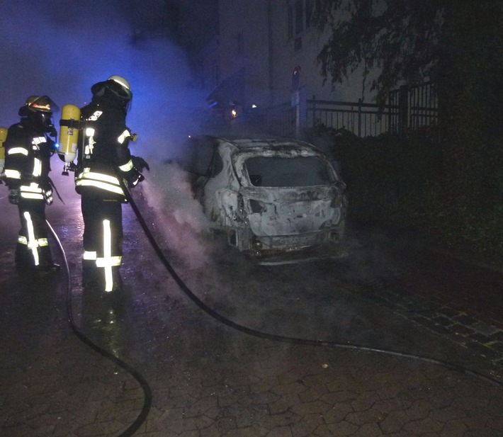 POL-MI: BMW geht in Flammen auf