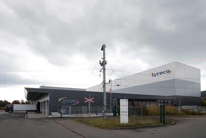 Lyreco Switzerland AG eröffnet Erweiterungsbau des Logistikzentrums in Dintikon / Kernstück ist ein «automatisches Behälterlager», in dem Kundenbestellungen noch schneller verarbeitet werden