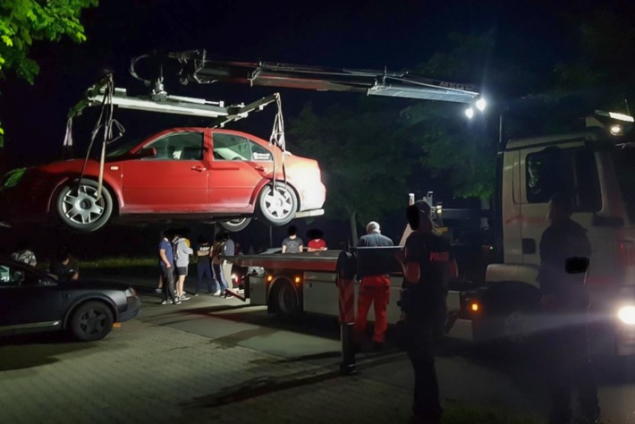 POL-LDK: Wetzlar: Verkehrskontrollen - Polizisten stellen VW sicher