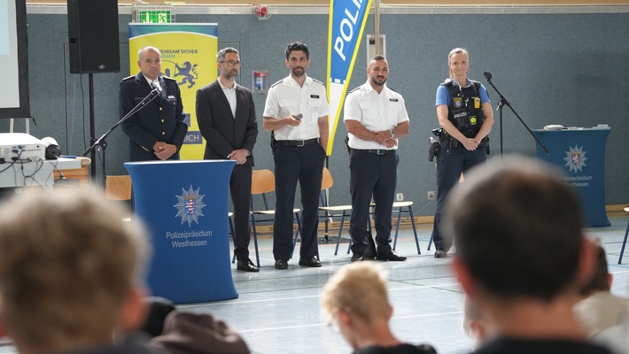 POL-LM: Veranstaltung der Dialogreihe "Cops im Dialog - Polizei und Schule im Austausch" in Weilmünster