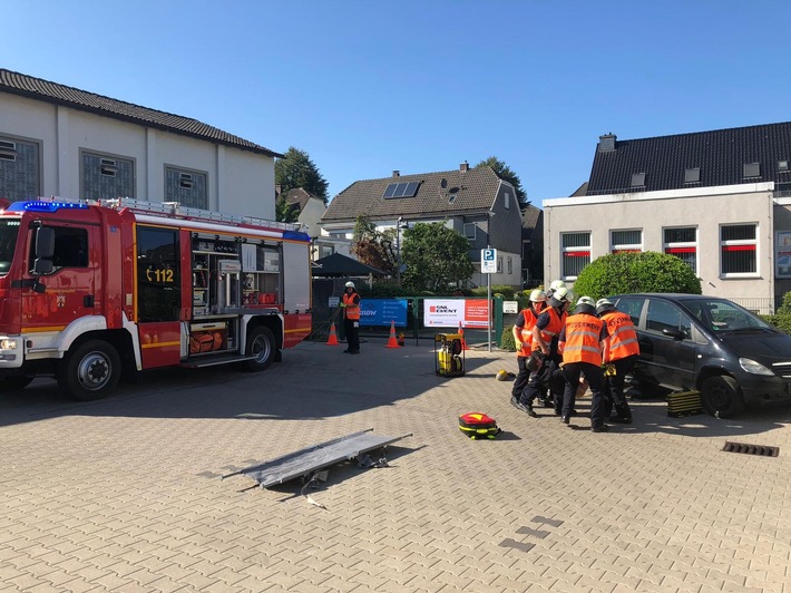 FW-EN: Tag der Feuerwehr und Leistungsnachweis der Freiwilligen Feuerwehren in Ennepetal - 17 Gruppen nahmen erfolgreich teil