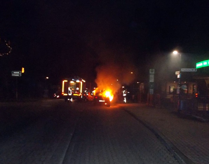 POL-MI: Opel gerät während der Fahrt in Brand