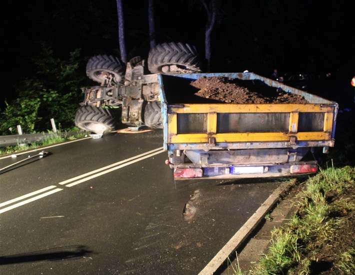 POL-SI: Umgestürzter Traktor mit Anhänger blockierte die B 62 #polsiwi