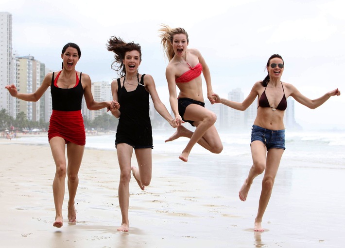 Temperament, Lebensfreude, Rhythmus - Brasilien! Heidi Klums Mädchen tanzen Samba am Strand (mit Bild)