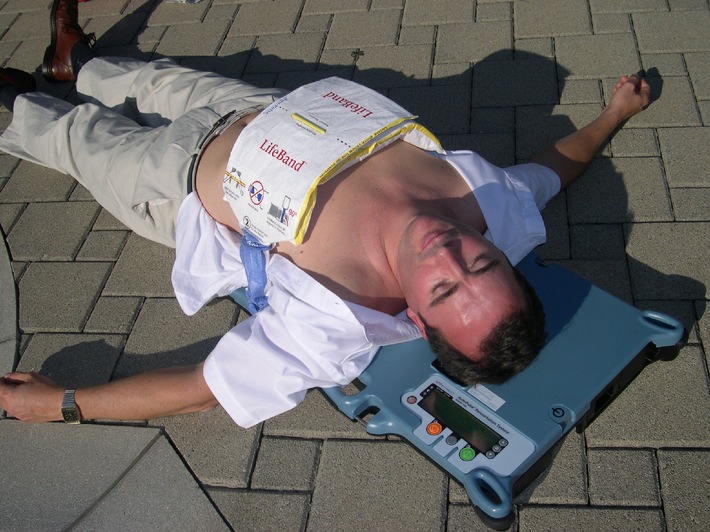 ZOLL AutoPulse - Weltneuheit: Hocheffizientes CPR-System