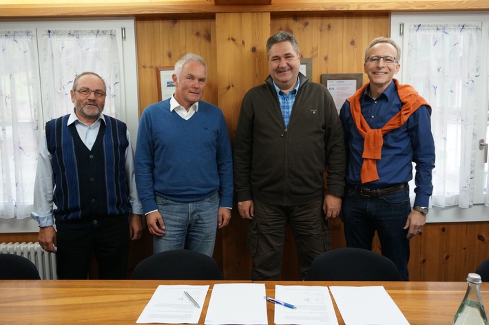 Wasserkraftwerkprojekt im Lauterbrunnental / EWL und BKW besiegeln Partnerschaft am Sousbach (BILD)