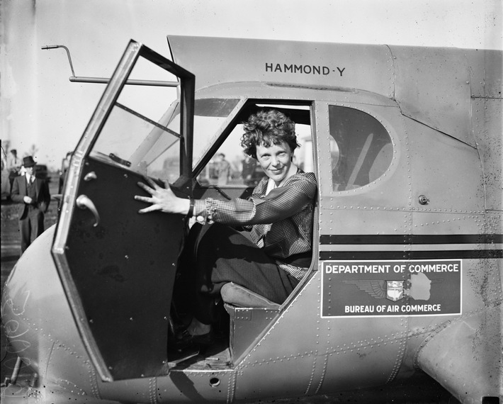 Nächster sensationeller Fund für den Titanic-Entdecker? National Geographic präsentiert die Dokumentation "Amelia Earhart - Suche nach einer Legende" am 27. Oktober