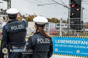 Bundespolizeidirektion München: Gefährlicher Eingriff in den Bahnverkehr / Riesenglück für Mann im Gleis