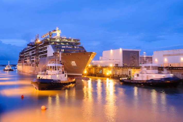 MS EUROPA 2 verlässt das Trockendock (BILD)