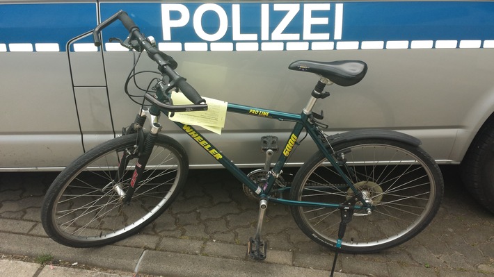 POL-HM: Jugendliche entwendeten Fahrrad - Zeugen verständigten die Polizei - Eigentümer der Fahrräder gesucht