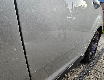 POL-SE: Henstedt-Ulzburg - Unbekannter entfernt sich unerlaubt nach Parkrempler vom Unfallort - Polizei sucht Zeugen
