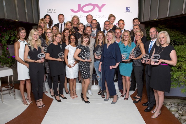 21 strahlende Sieger: Bereits zum 9. Mal verleiht JOY den "JOY Trend Award" 

Auszeichnung von 21 Fashion-, Beauty- und Lifestyle-Produkten / glamouröse Abendveranstaltung im Tantris, München