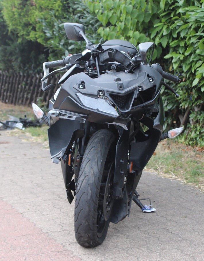 POL-MI: Junge Motorradfahrerin schwer verletzt