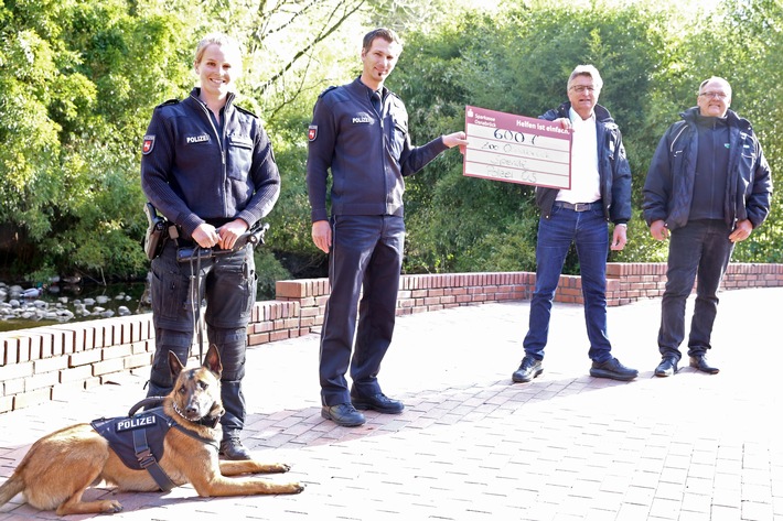 POL-OS: Nachtrag Polizei Osnabrück überreicht Spende an Zoo Osnabrück