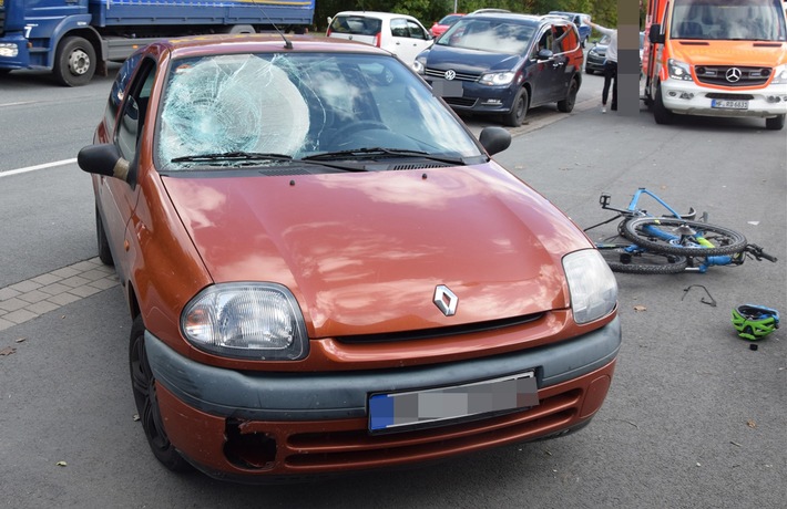 POL-HF: Verkehrsunfall mit schwer verletztem Kind - 
Helm rettet Leben