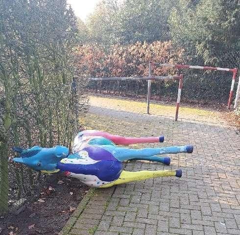 POL-OS: Neuenkirchen/Bramsche: Deko-Pferd gestohlen und dann beschädigt - Polizei bittet um Hinweise
