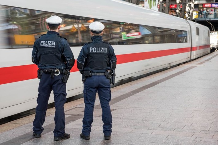 BPOL-HH: Drei Promille: Bundespolizei nimmt Fahrgast im ICE in Gewahrsam-