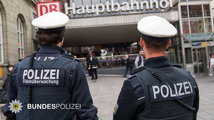 Bundespolizeidirektion München: Mit Handtasche gegen DB-Security / Personenkontrollen im Hauptbahnhof eskalieren