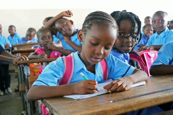 Nie wieder zur Schule: Millionen Kinder abgehängt / COVID-19: Kinderrechtsorganisation Plan International warnt vor erhöhter Schulabbrecher-Quote in einkommensschwachen Ländern
