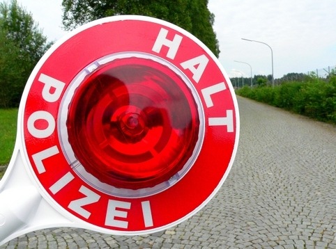 Bundespolizeidirektion München: Mehrere mutmaßliche Schleuser an A8 gefasst / Rosenheimer Bundespolizei beschuldigt drei Männer der Schleuserei
