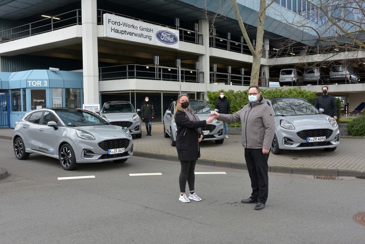 Ford stellt Fahrzeuge für Impffahrten zur Verfügung