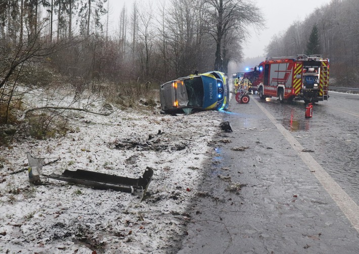 POL-HX: Glätteunfälle: Autos landen im Straßengraben