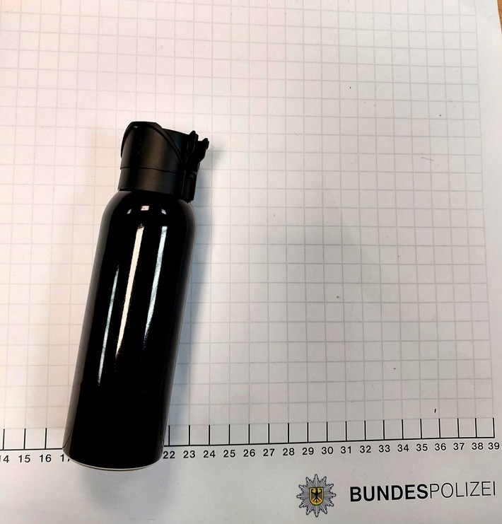 BPOL NRW: Bundespolizei stellt Pfefferspray bei 18-Jährigem sicher