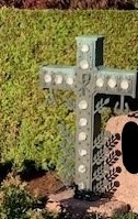 POL-KLE: Kevelaer - Bronze-Kreuz von Grabstelle in Winnekendonk entwendet / Polizei sucht Zeugen