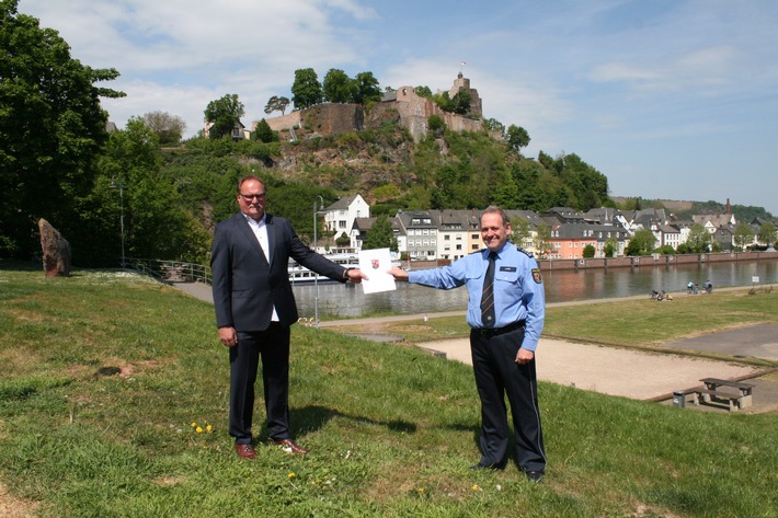 POL-PDTR: Polizeiinspektion Saarburg begrüßt acht neue Polizeibeamtinnen und -beamte/ Verabschiedung eines Beamten