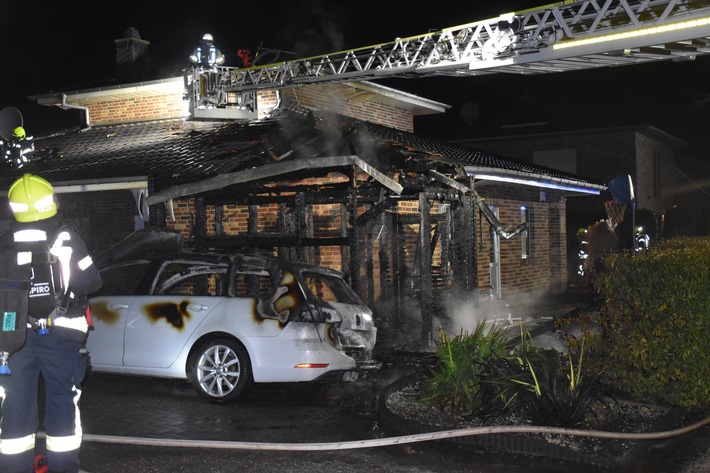 POL-DEL: Landkreis Oldenburg: Brand in Hude/Wüsting greift von Gartenhaus auf Pkw und Wohnhaus über ++ Haus unbewohnbar ++ aufmerksame Nachbarn wecken schlafende Bewohner