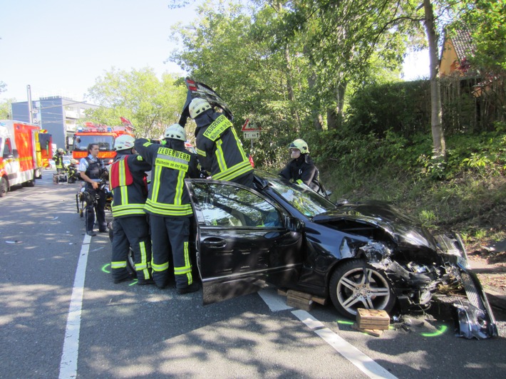 FW-MH: Schwerer Verkehrsunfall im Bereich der Bismarckstraße/ Untere Saarlandstraße - eine schwer verletzte Person #fwmh