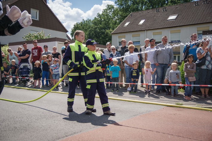 FW Menden: Feuerwehrfest Bösperde: Sperrung der Holzener Dorfstraße am Sonntag