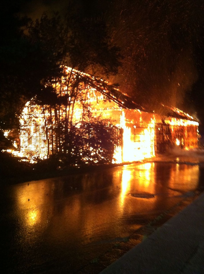 POL-PPWP: Vollbrand einer Lagerhalle